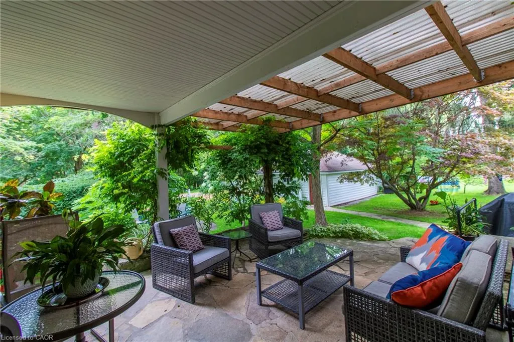 312 Nelson Street W