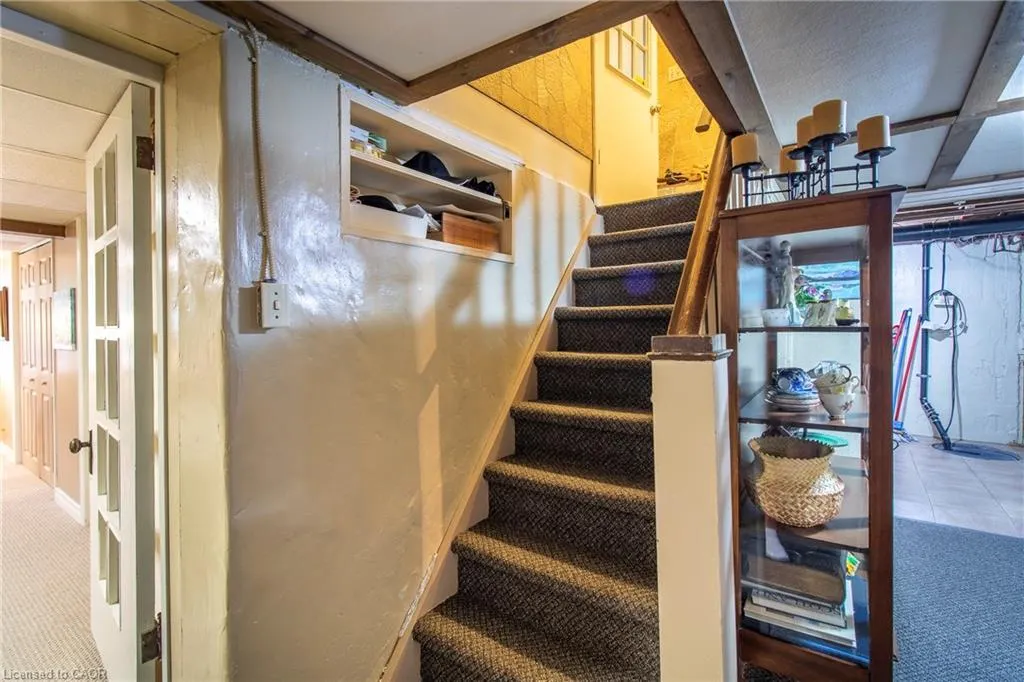 312 Nelson Street W