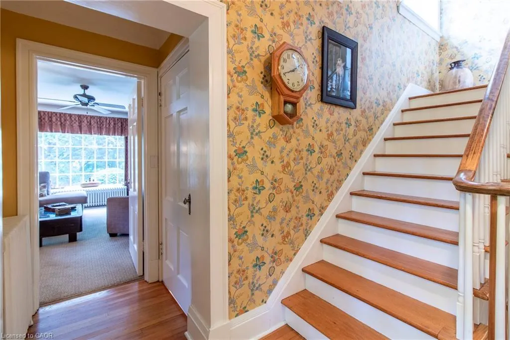312 Nelson Street W