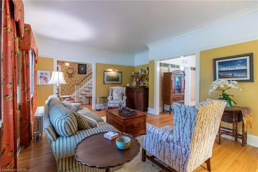 312 Nelson Street W