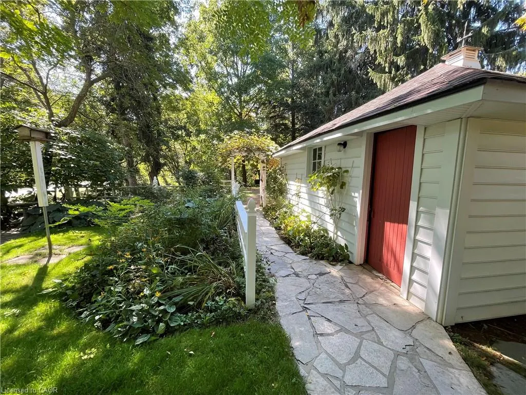 312 Nelson Street W