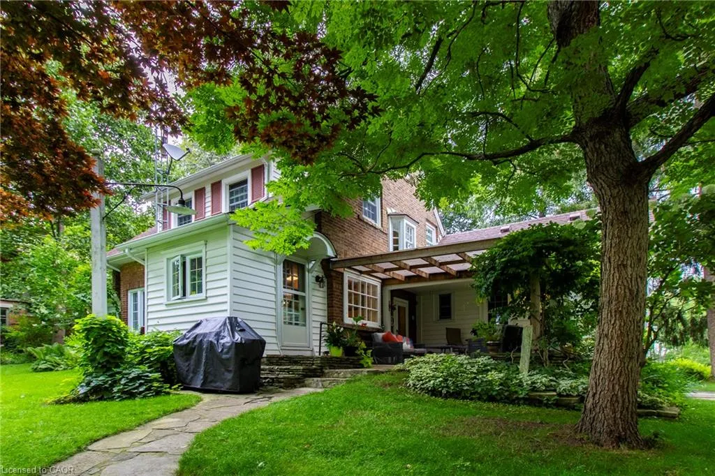 312 Nelson Street W