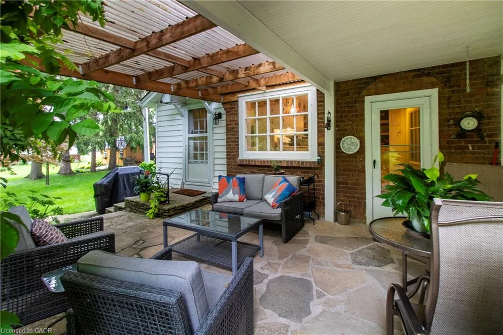 312 Nelson Street W