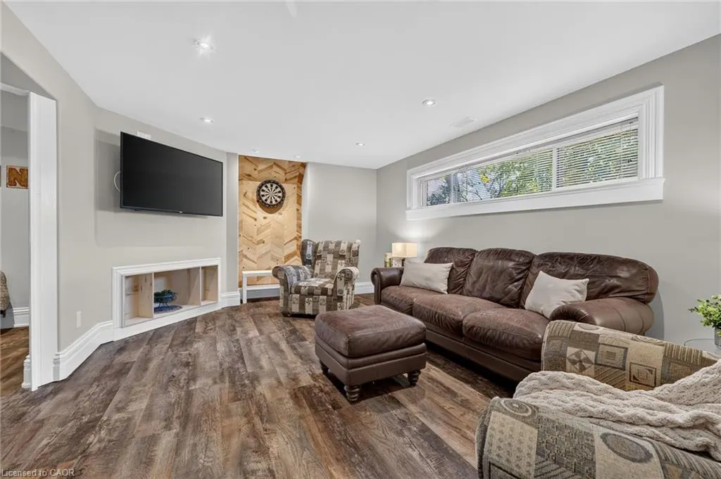 241 Bousfield Crescent