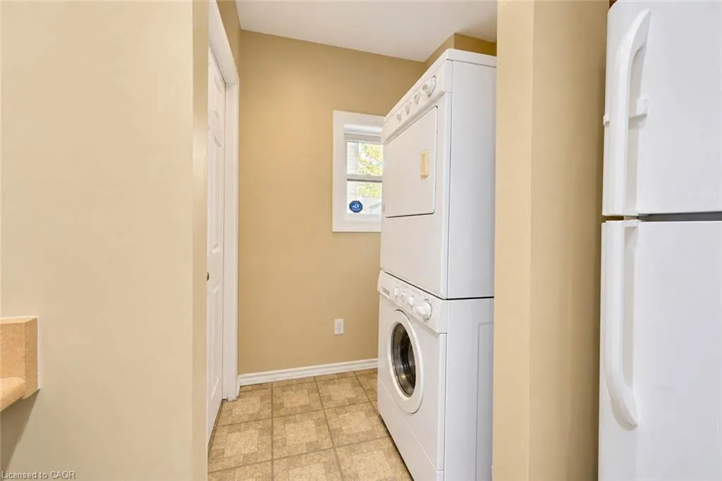 81 Glendale Avenue N