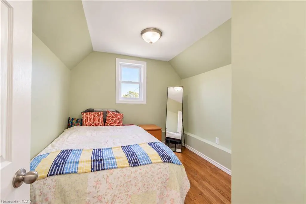 81 Glendale Avenue N
