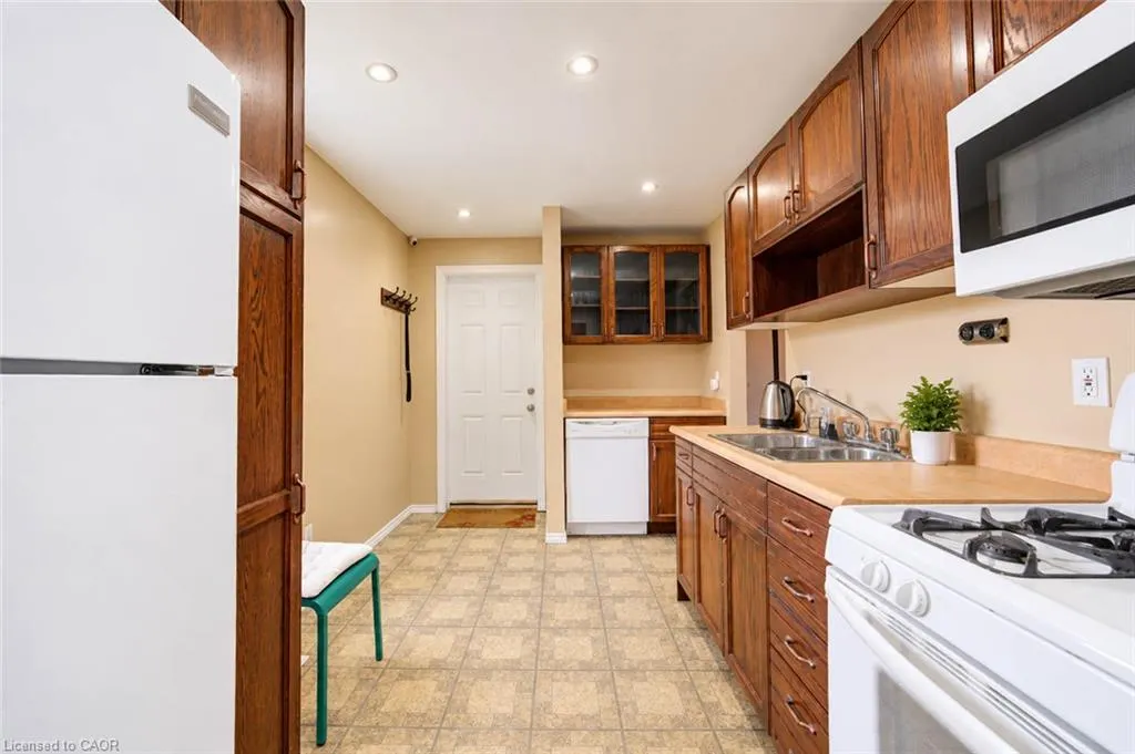 81 Glendale Avenue N