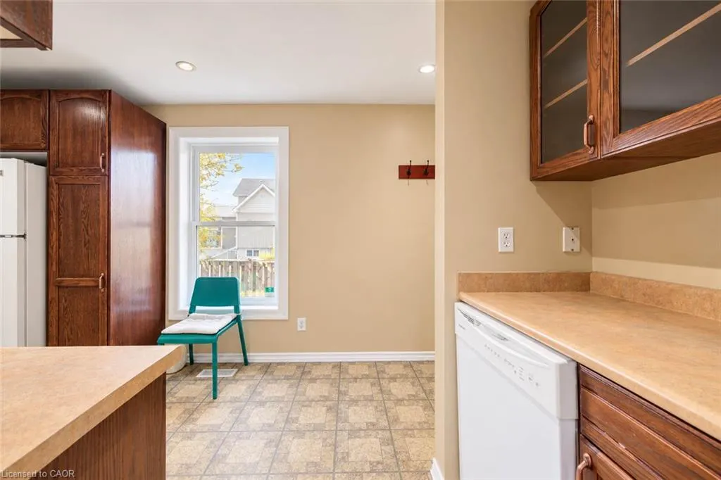 81 Glendale Avenue N