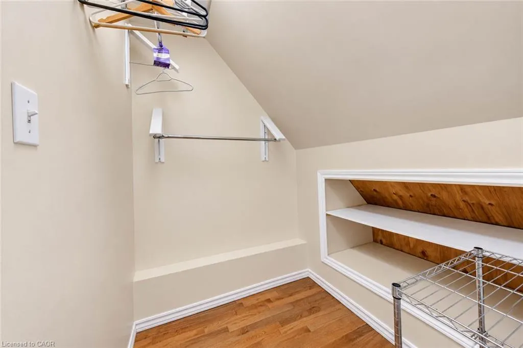 81 Glendale Avenue N