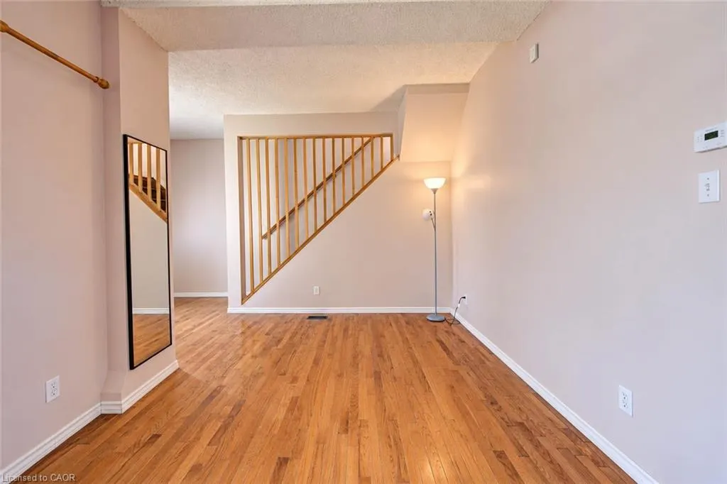 81 Glendale Avenue N