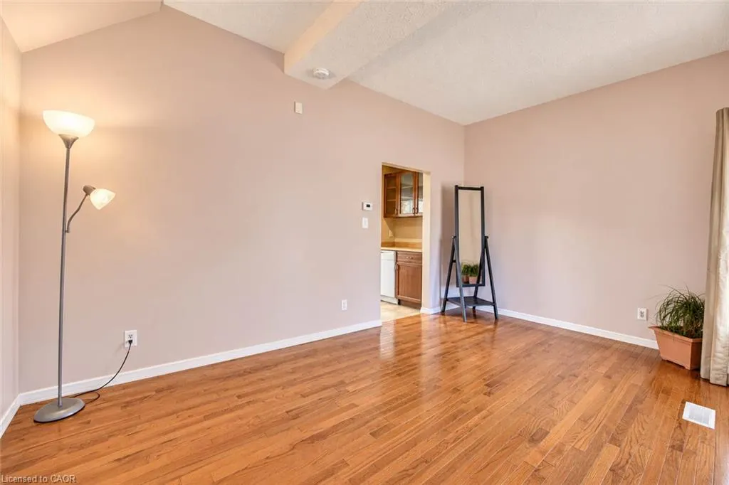 81 Glendale Avenue N