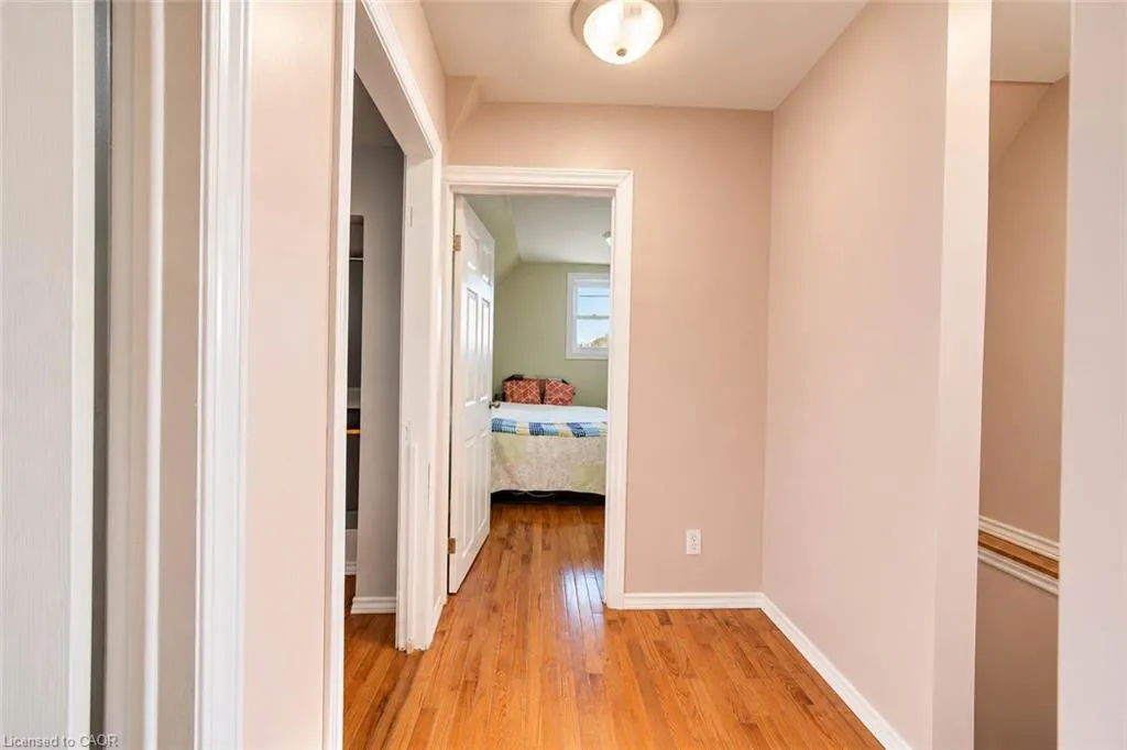 81 Glendale Avenue N
