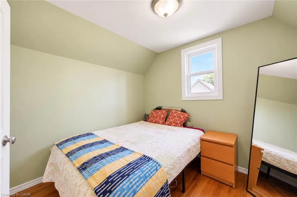 81 Glendale Avenue N