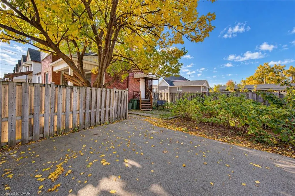 81 Glendale Avenue N