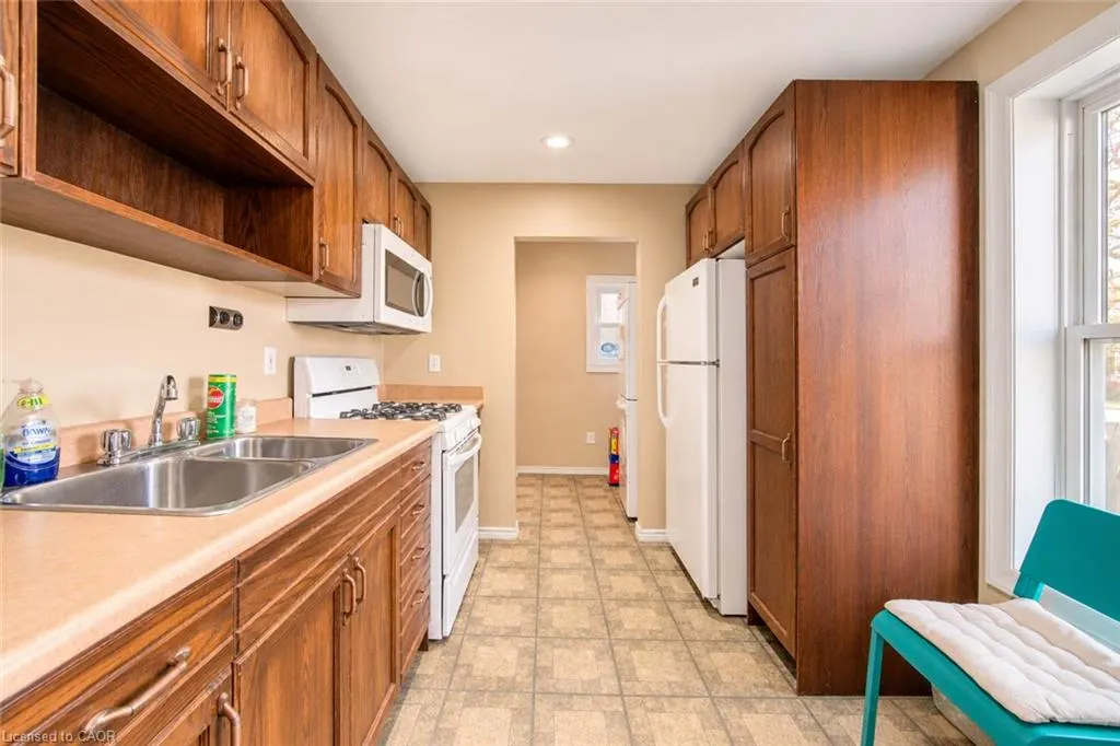 81 Glendale Avenue N