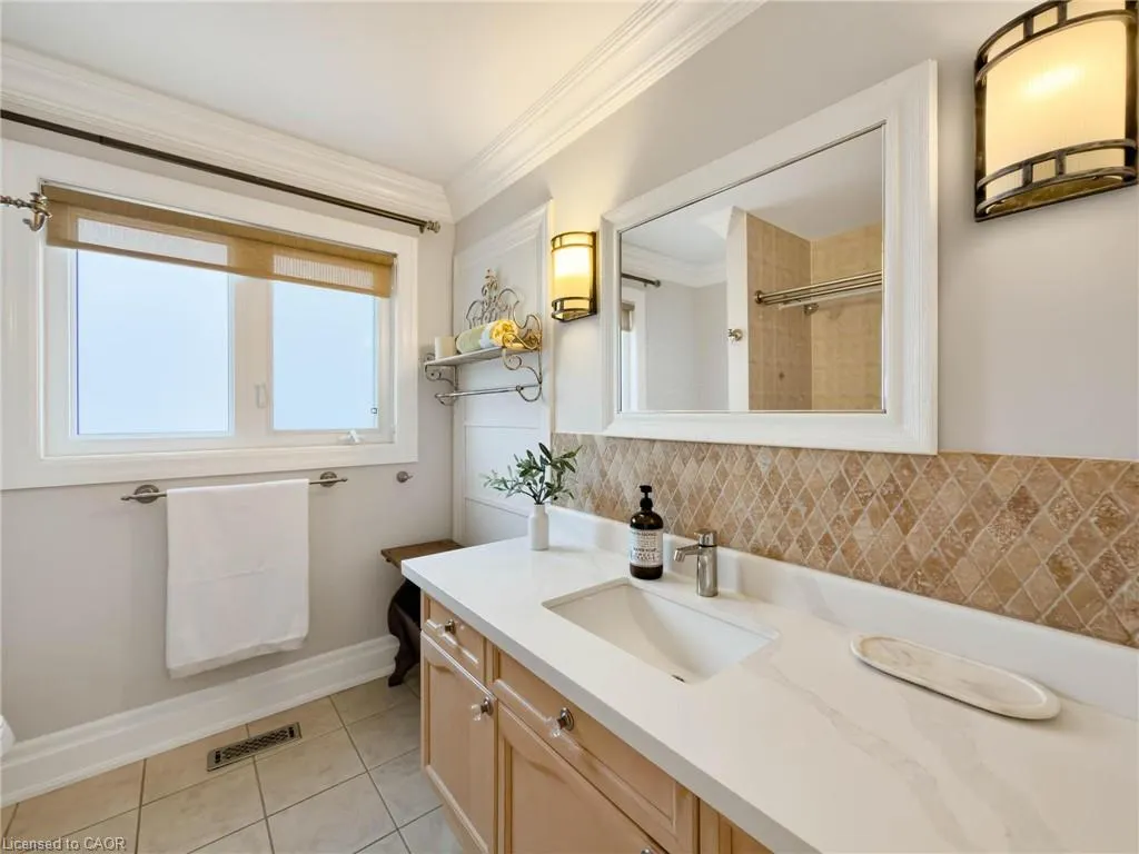 1396 Thorncrest Crescent