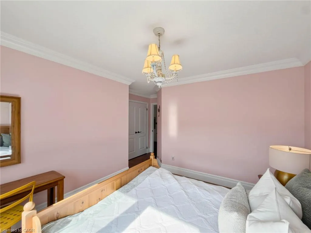1396 Thorncrest Crescent