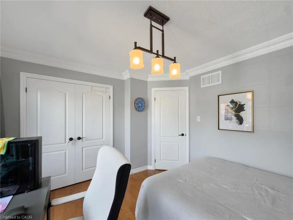 1396 Thorncrest Crescent