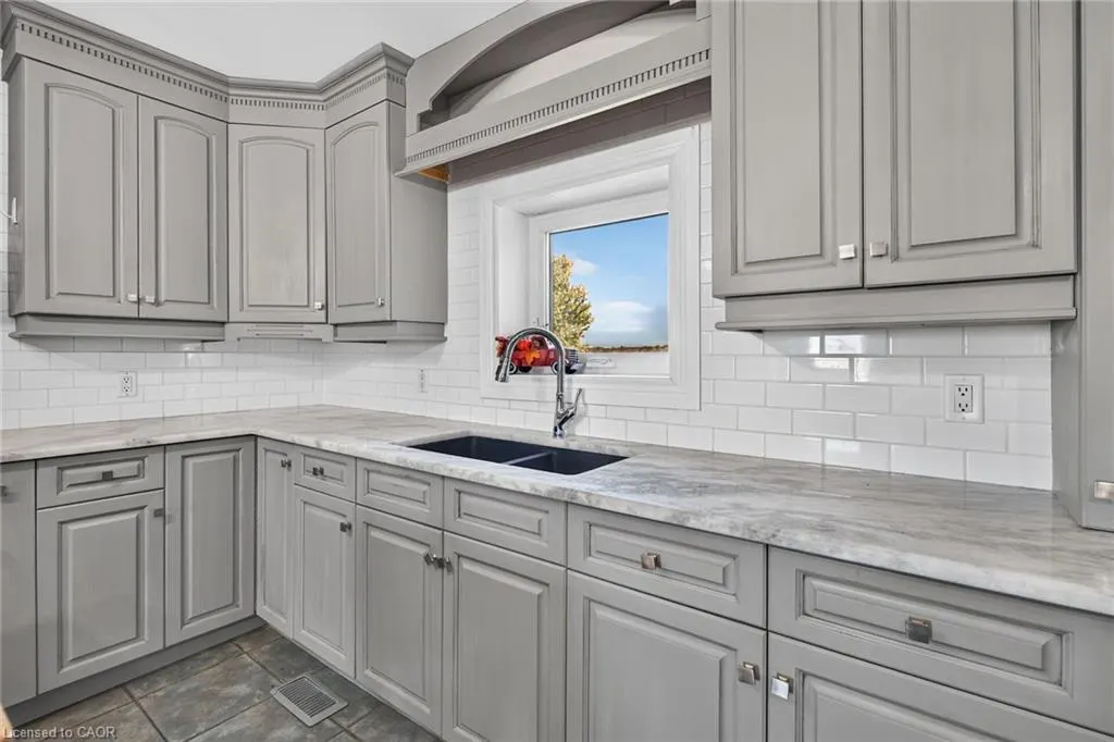 542 Haldimand Road 50