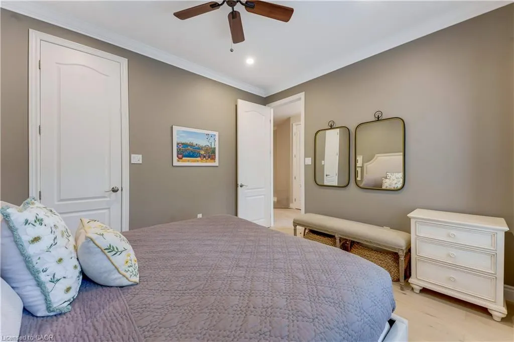 213 Edgewater Crescent