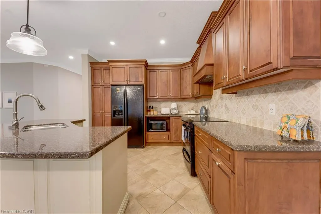 213 Edgewater Crescent