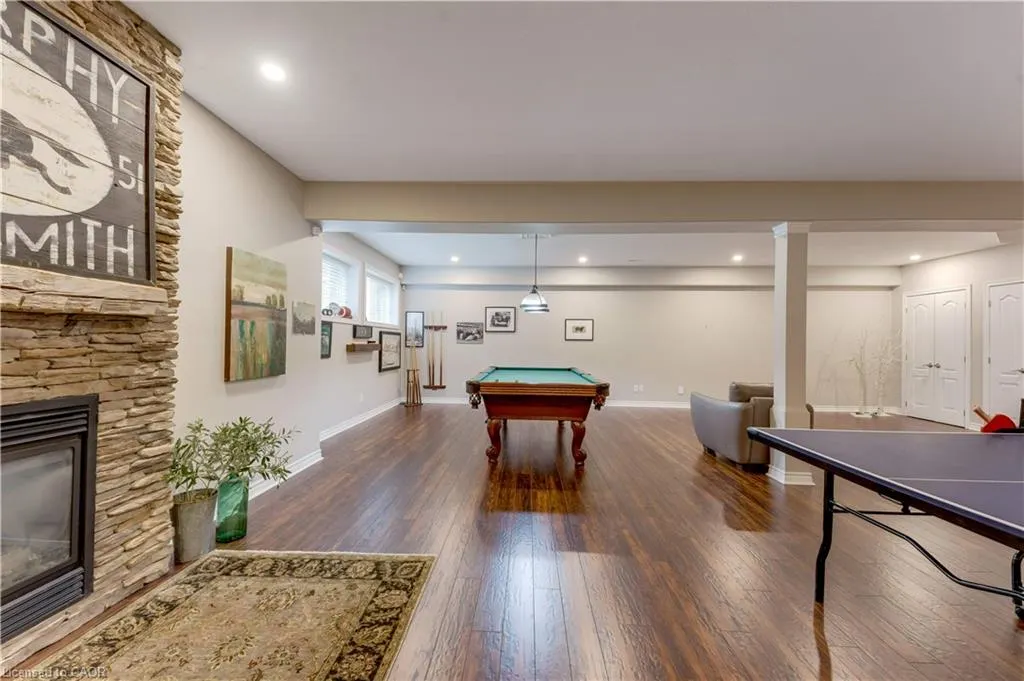 213 Edgewater Crescent