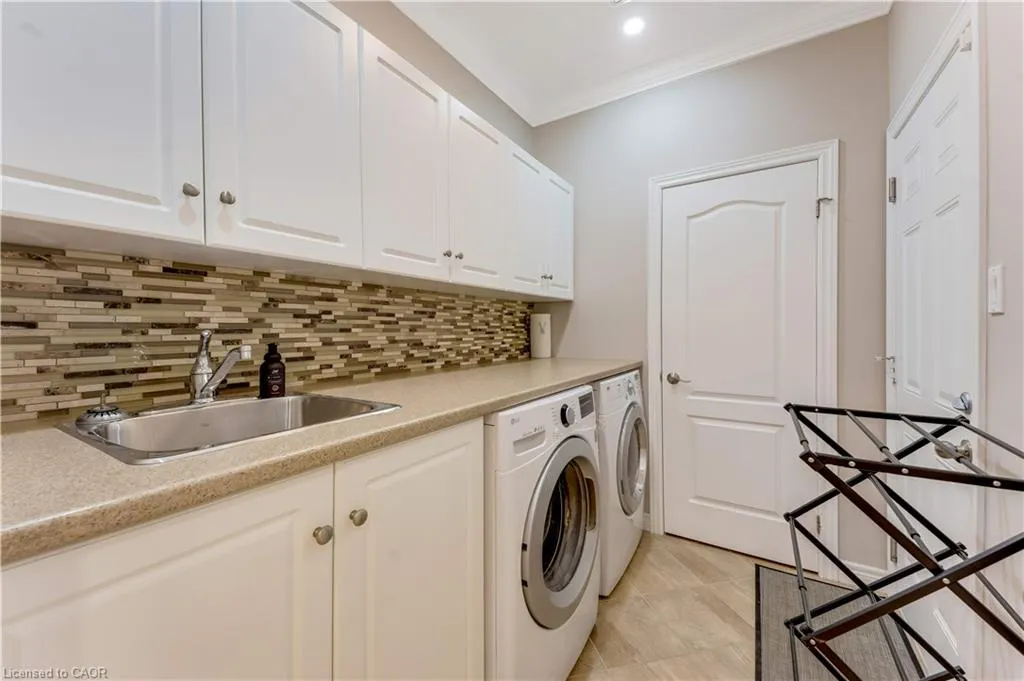 213 Edgewater Crescent