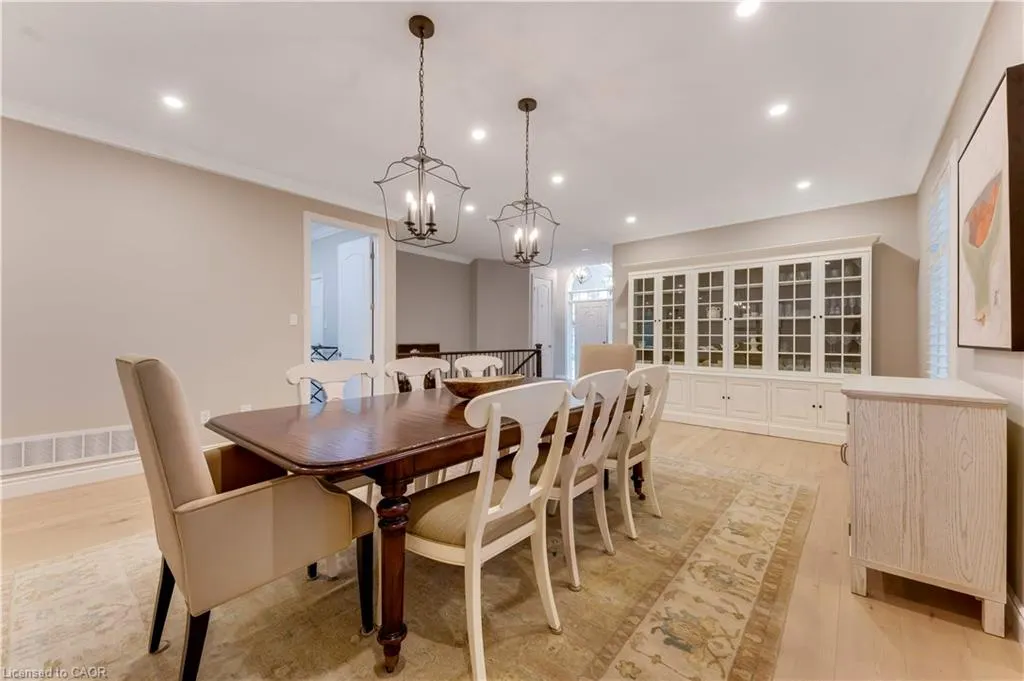 213 Edgewater Crescent