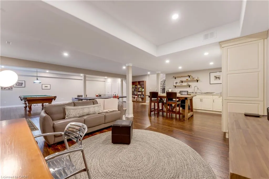 213 Edgewater Crescent