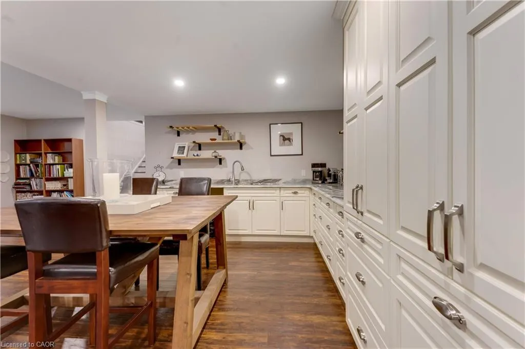213 Edgewater Crescent
