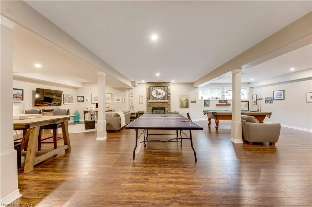 213 Edgewater Crescent