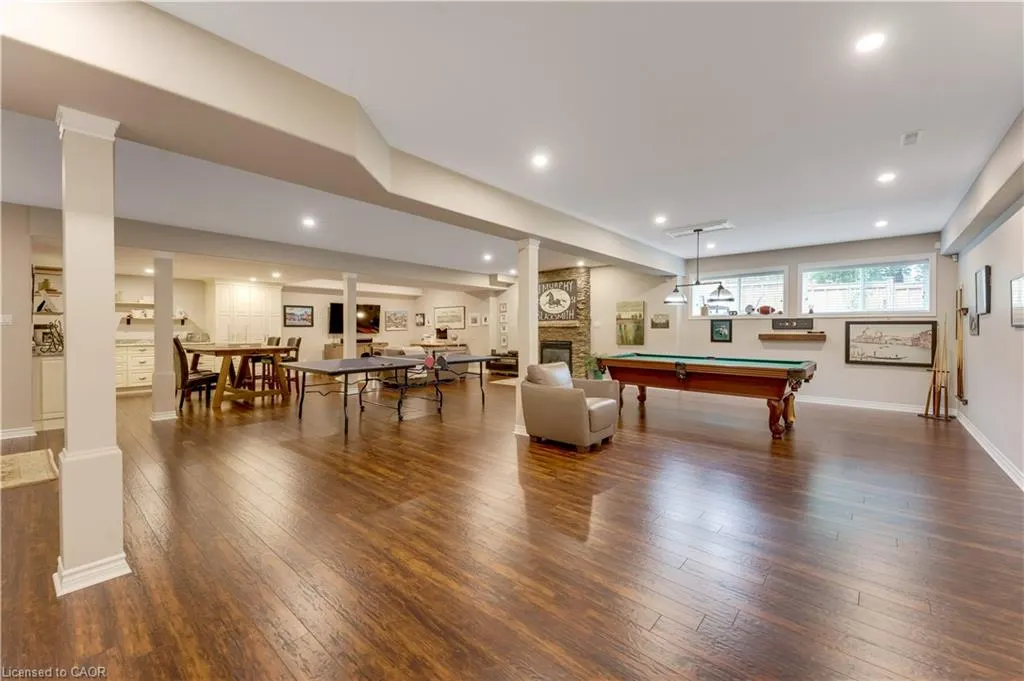 213 Edgewater Crescent