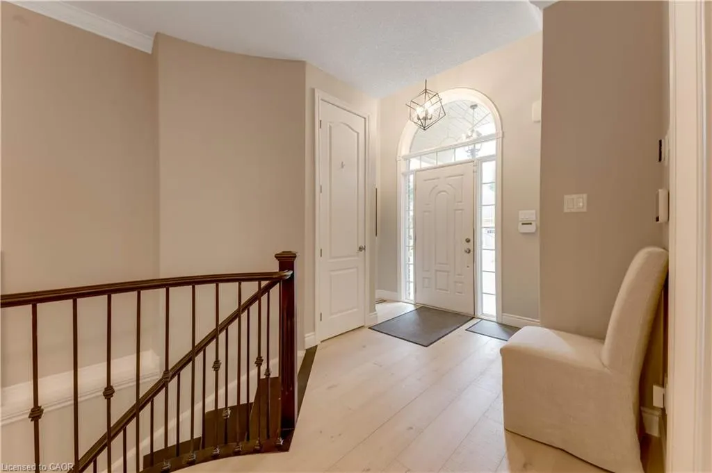 213 Edgewater Crescent