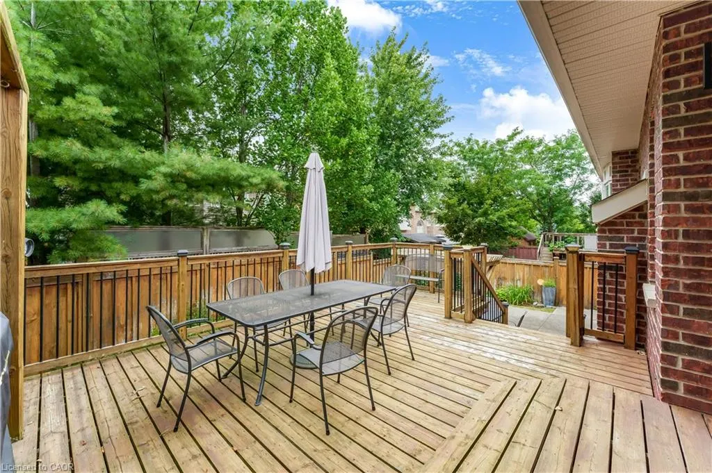 213 Edgewater Crescent