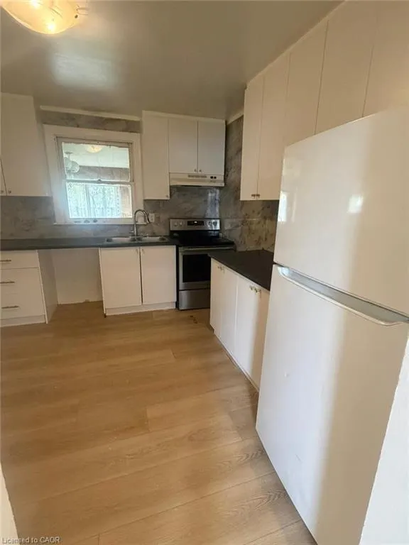 33 Stone Church Road W