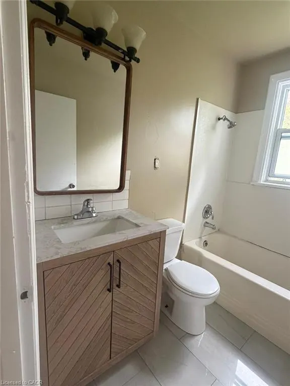 33 Stone Church Road W
