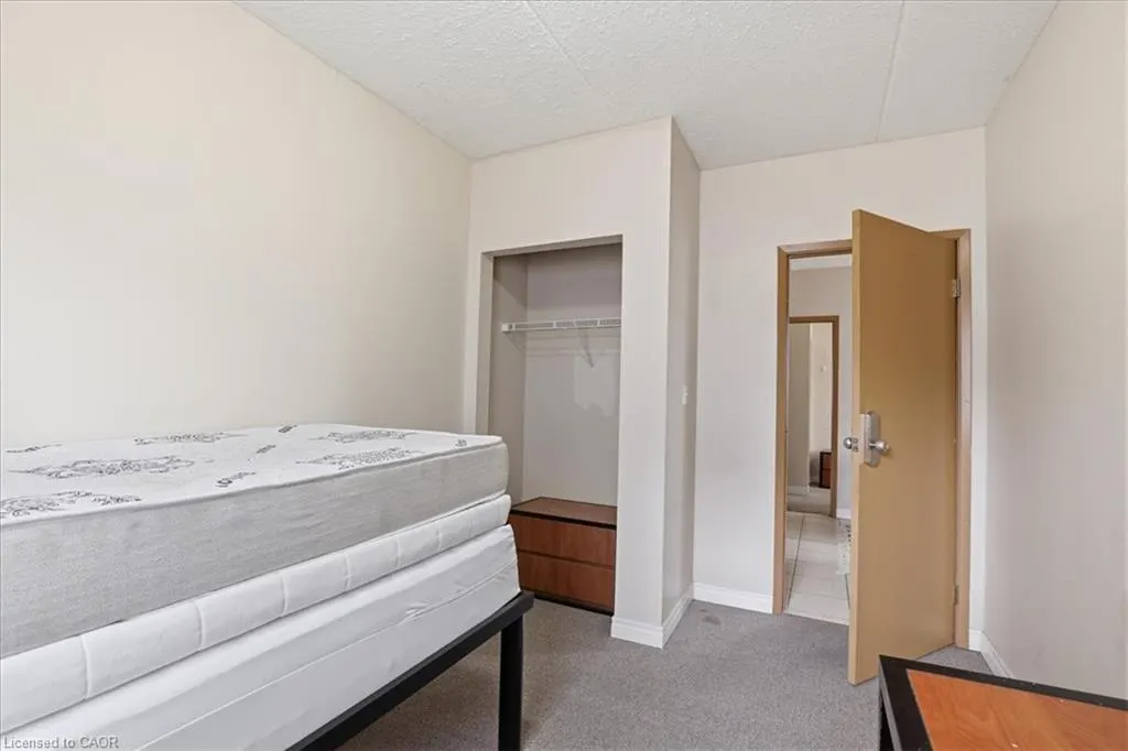 253 Lester Street #401