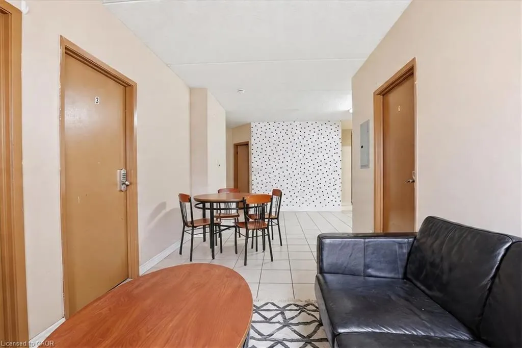 253 Lester Street #401