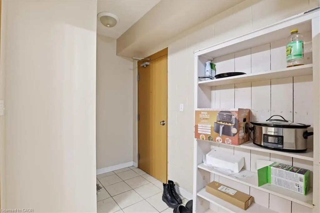 253 Lester Street #401