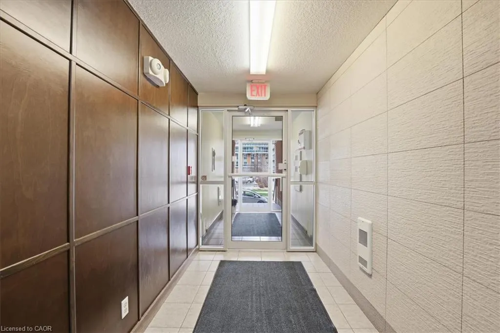 253 Lester Street #401