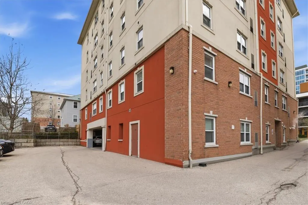 253 Lester Street #401
