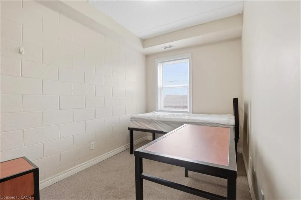 253 Lester Street #401