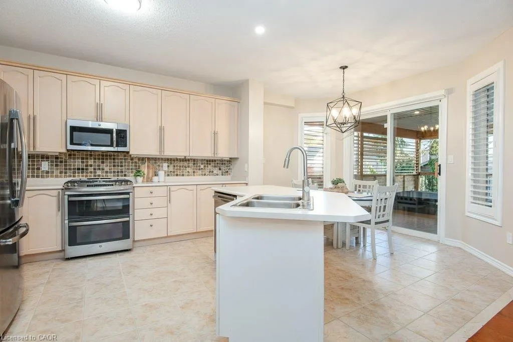 90 Autumn Ridge Trail