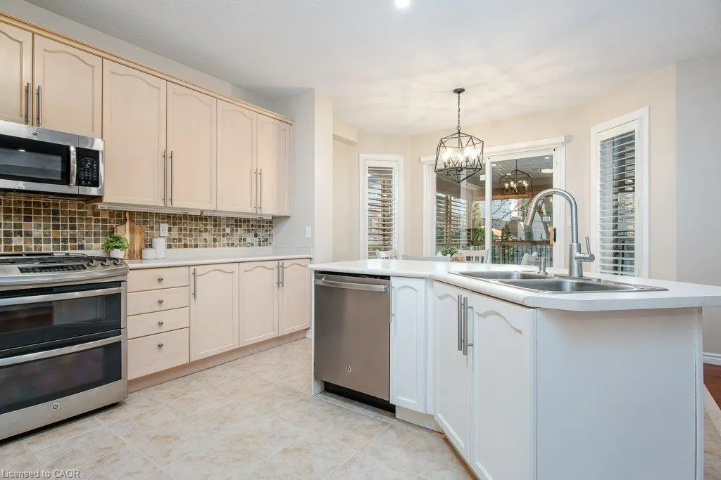 90 Autumn Ridge Trail