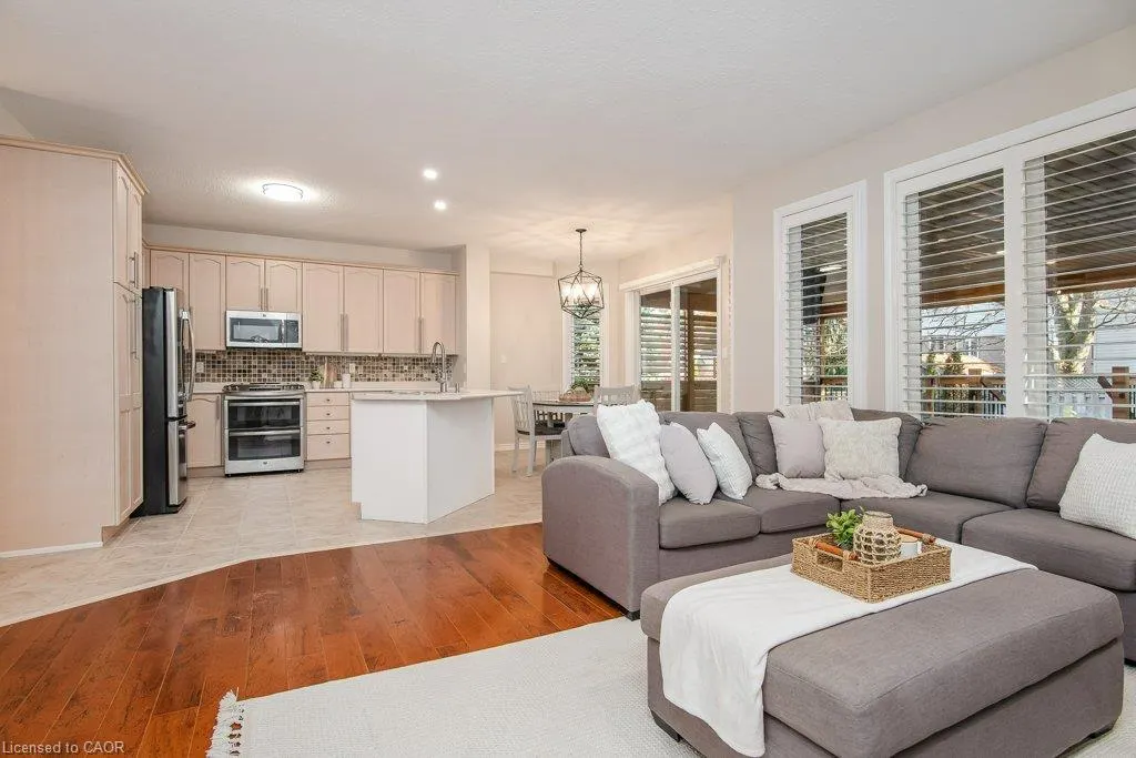 90 Autumn Ridge Trail
