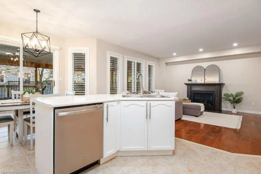 90 Autumn Ridge Trail