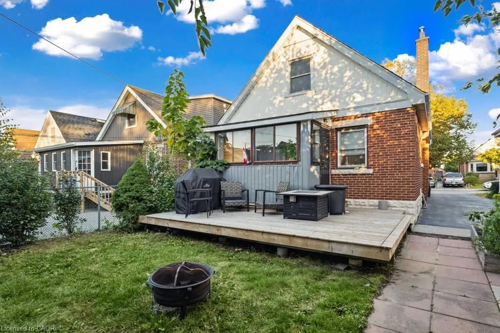 202 Huxley Avenue S