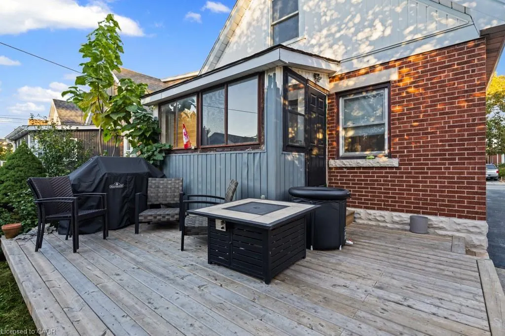 202 Huxley Avenue S