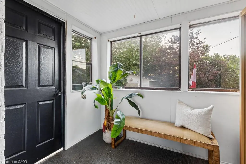 202 Huxley Avenue S