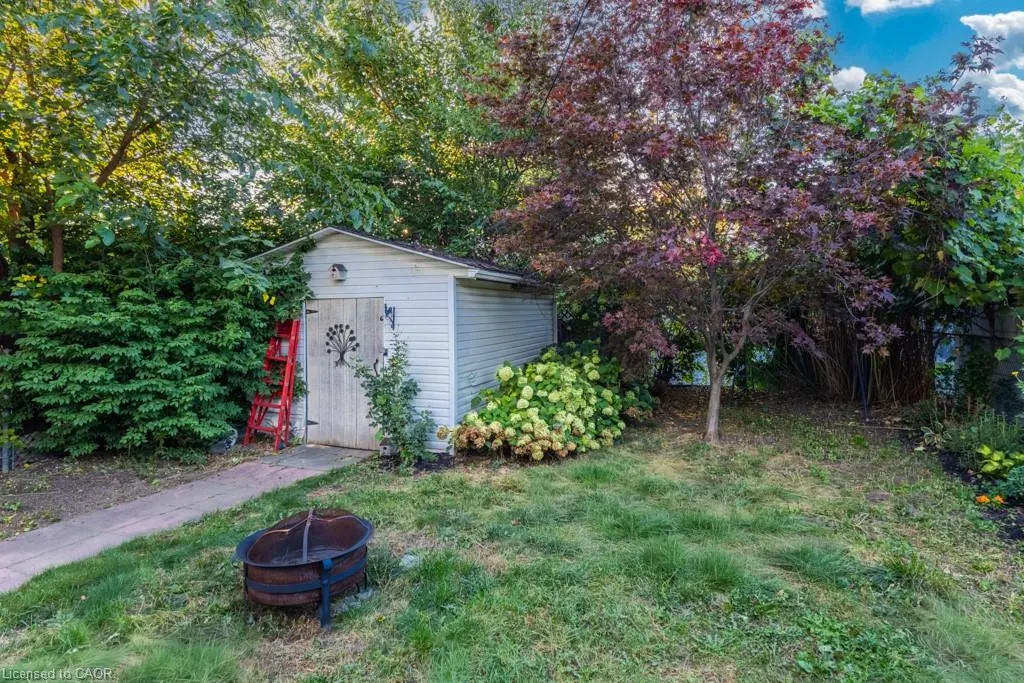 202 Huxley Avenue S